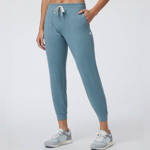 NWOT Vuori Performance Jogger Small Smoke Blue Heather Perfect Condition